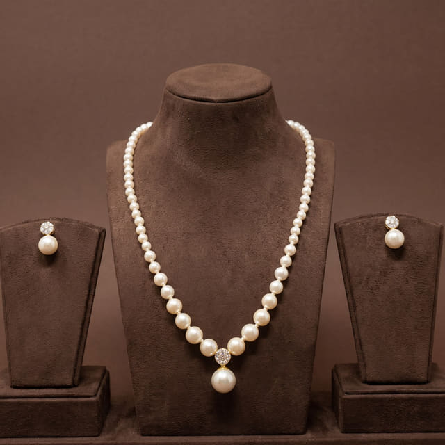 Graduated Pearl Necklace Set